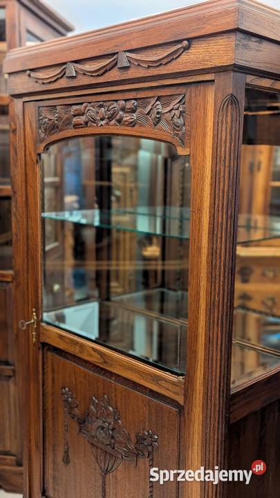 piękna witrynaserwantka secesyjnasklep Dąbrowa