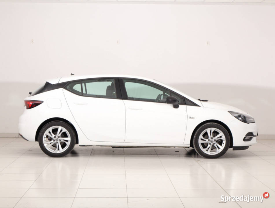 Opel Astra 12 Turbo światła LED