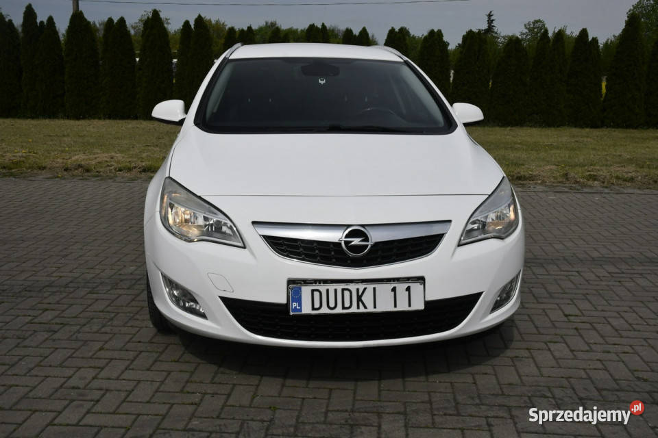 Opel Astra 14Turbo NavigacjaKlimatr 2