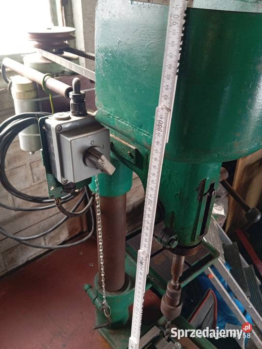 Wiertarka stołowa ze stołem i imadłem