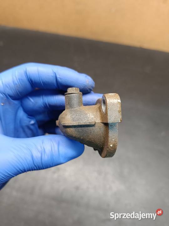 Pokrywa termostatu osłona dekiel silnik części małopolskie Gołaczewy sprzedam