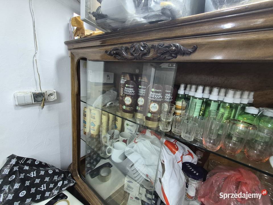 Sprzedam kredens piękny dwuczęściowy