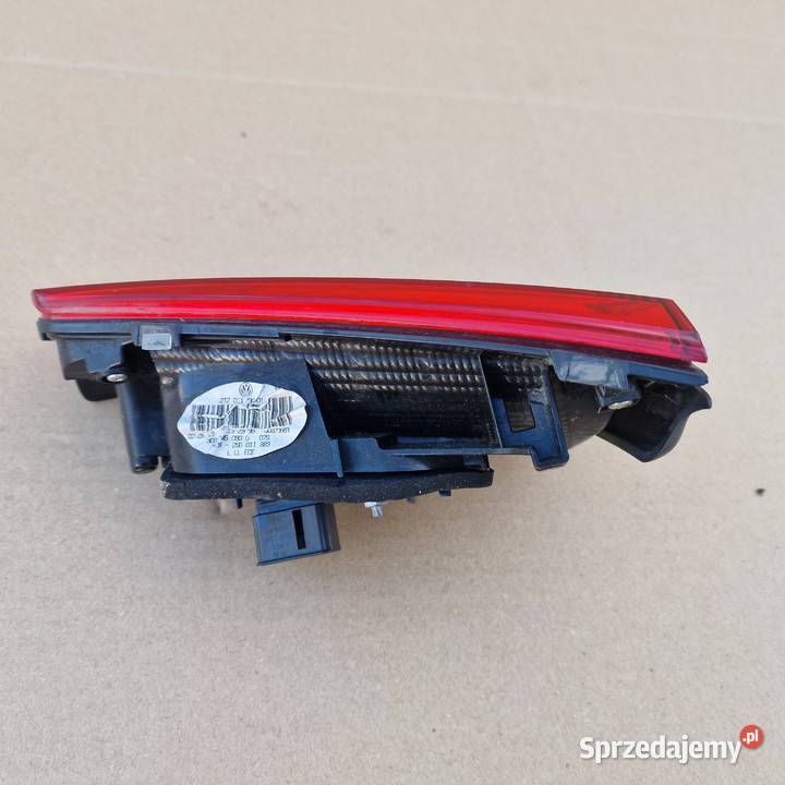 VW PASSAT B8 KOMBI LAMPA LEWA W KLAPĘ 3G9945093E Bieleń
