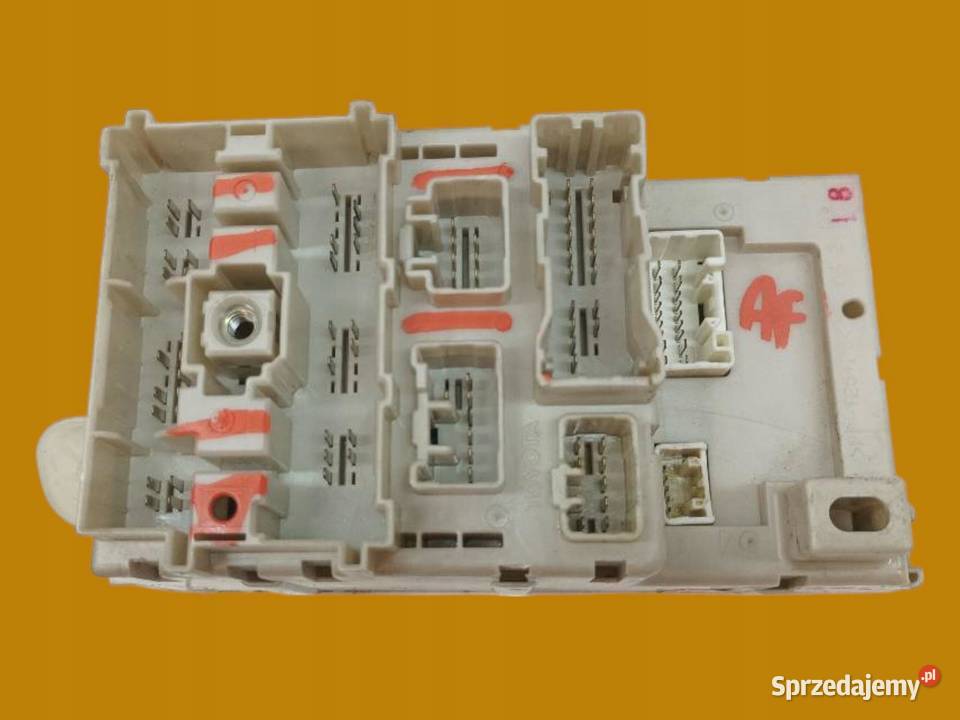 SKRZYNKA BEZPIECZNIKÓW 827334261 20 D 115 Toyota Skrzynki bezpieczników sprzedam