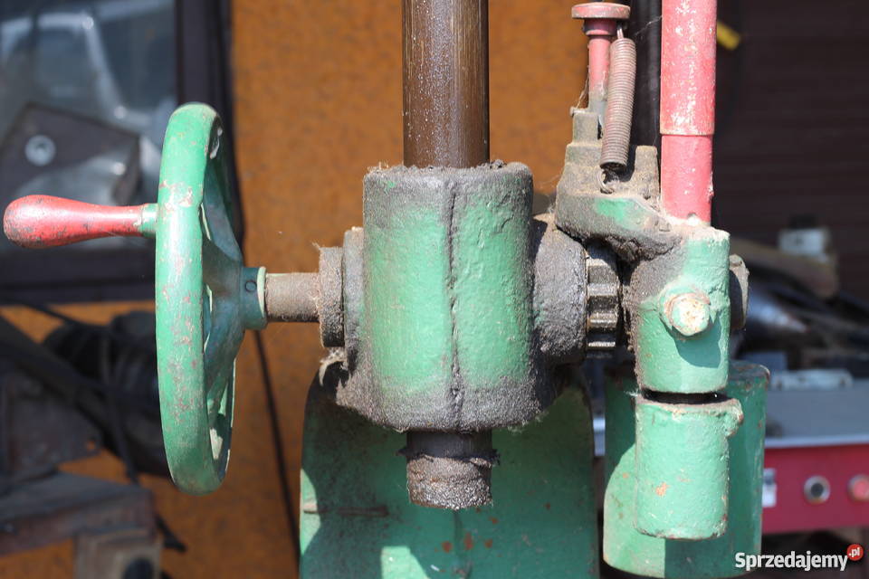 Prasa zębata likwiduje tartak Iłża