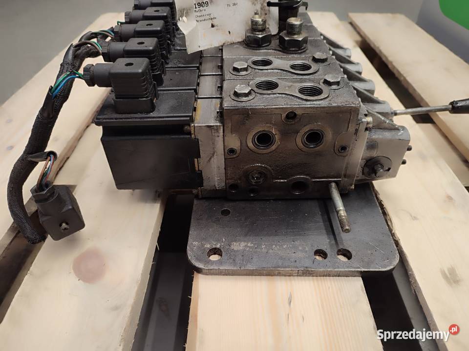 Rozdzielacz hydrauliczny 157H3889 MATBRO TS 260 Wilkowo