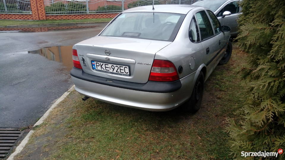 zderzak opel vectra b tył sedan