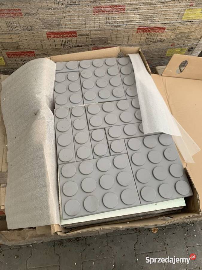 Syndyk sprzeda płytki i zapasy towarów 30 ceny