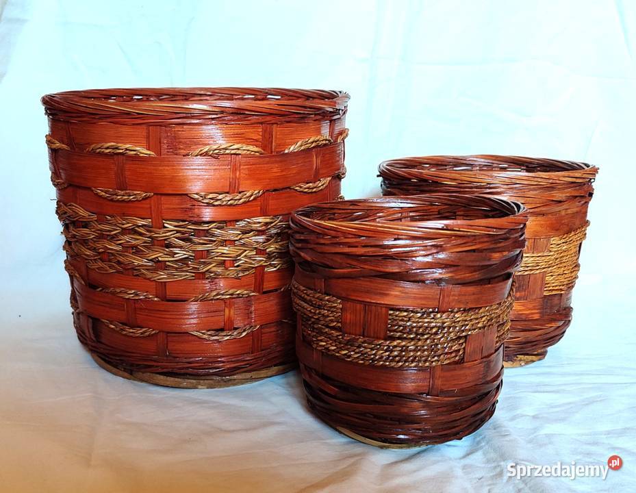 Zestaw plecionych doniczek osłonek kosz