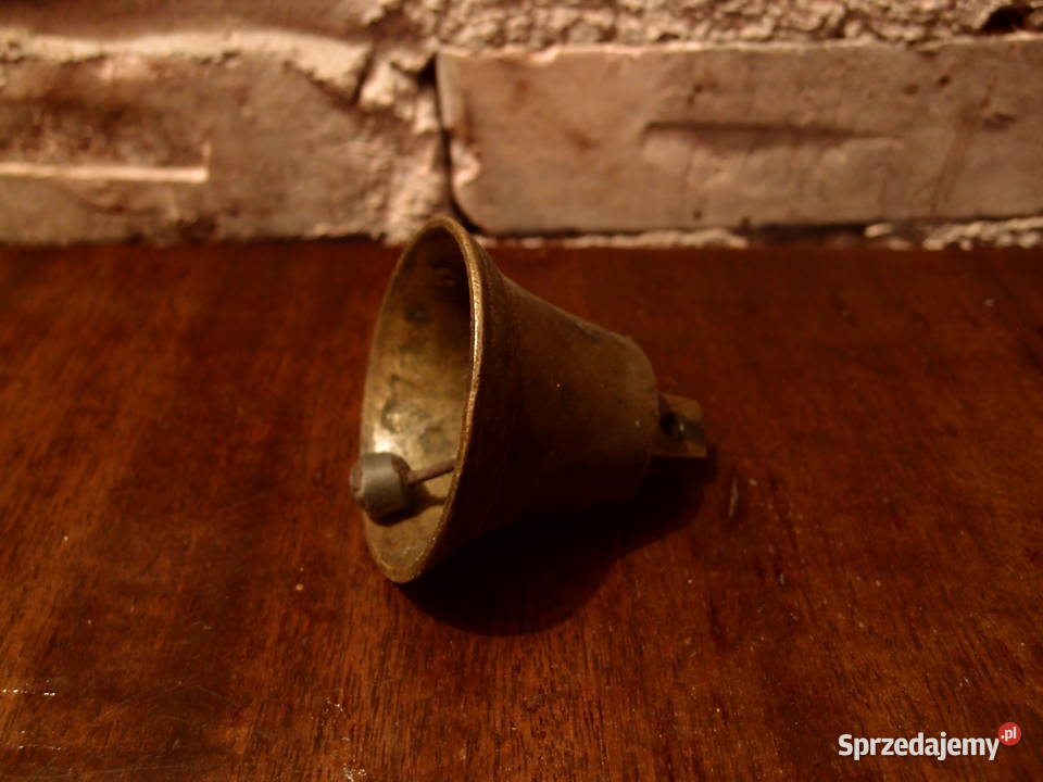 stylowy dzwonek mosiężny zabytek z dawnych lat