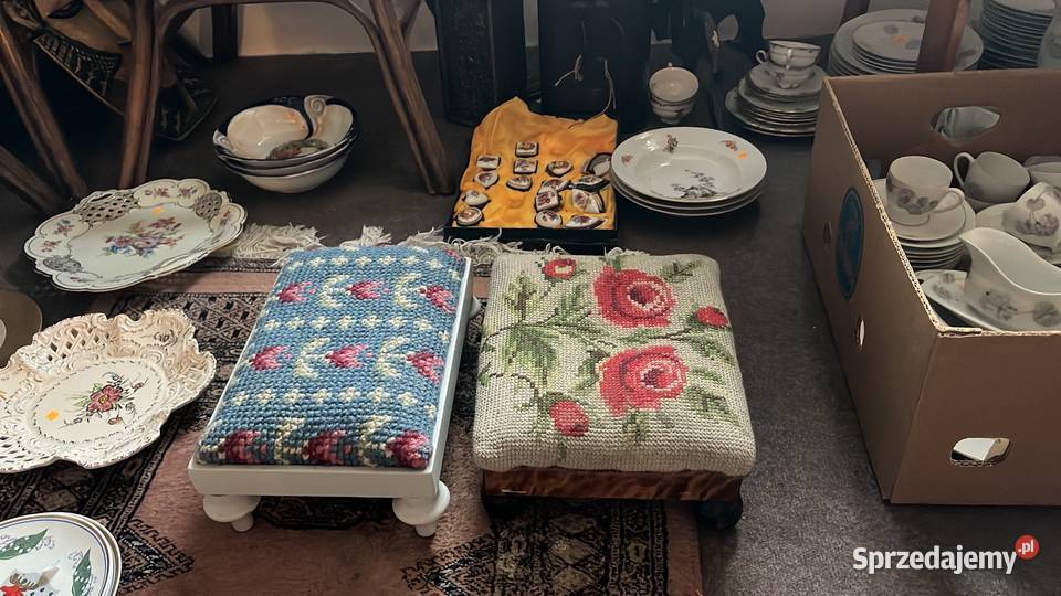 Podnóżek Na nóżkach Drewno i nóżki kulki M Gdańsk