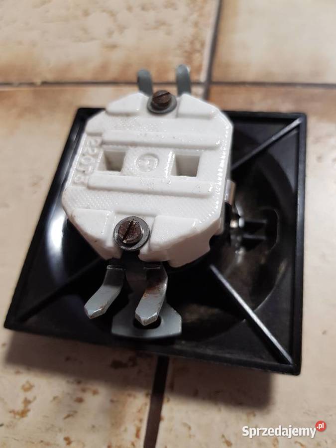 NoweLoftz epokiBakelitowe gniazdo z uziemieniem Barlinek