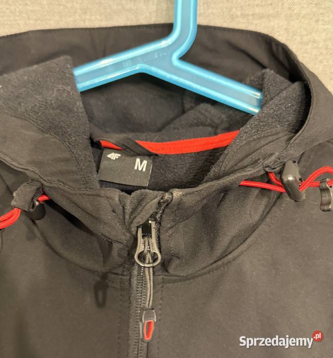 Damska czarna kurtka softshell z kapturem 4F czarny mazowieckie Żyrardów