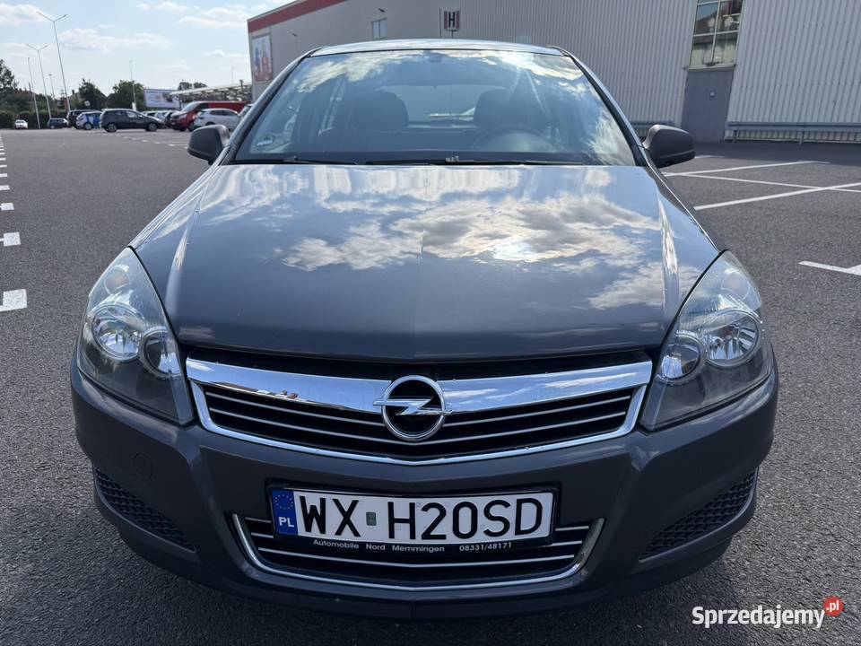 Opel Astra H 2009 14 benzyna 113000 2 kpl opon
