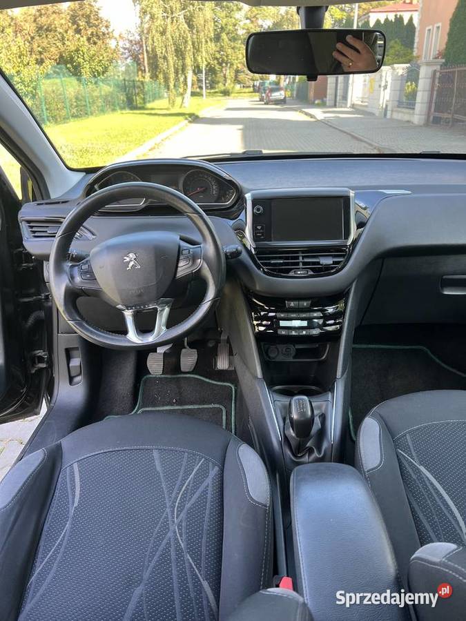 Peugeot 208 208