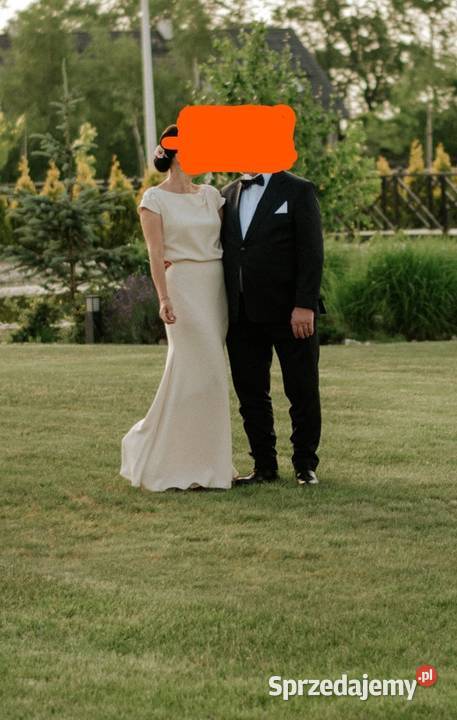 Elegancka długa szyta w salonie sukienka ślubna