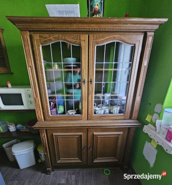 Dębowa witryna z komodą