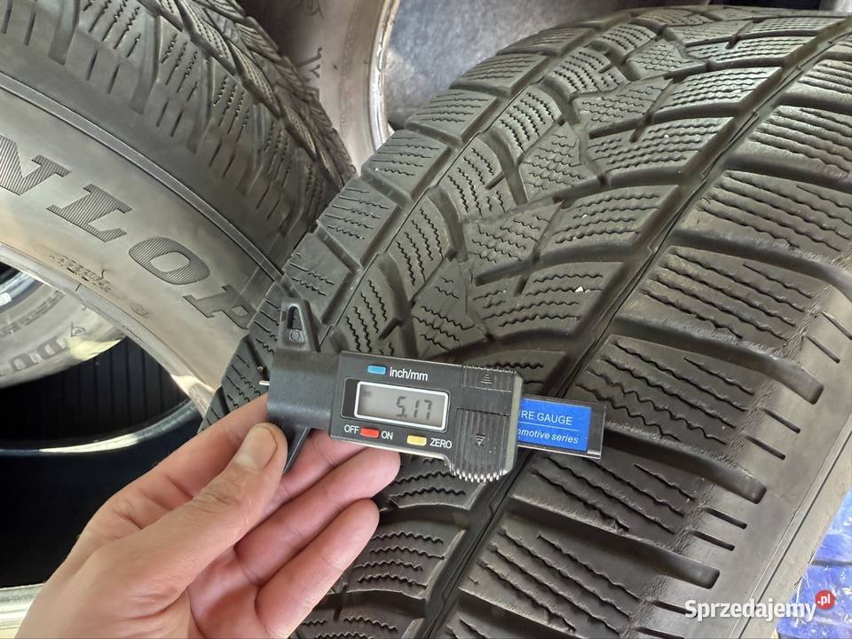 Opony zimowe Dunlop 2356517 SUV 2021r Samochodowe Fałków