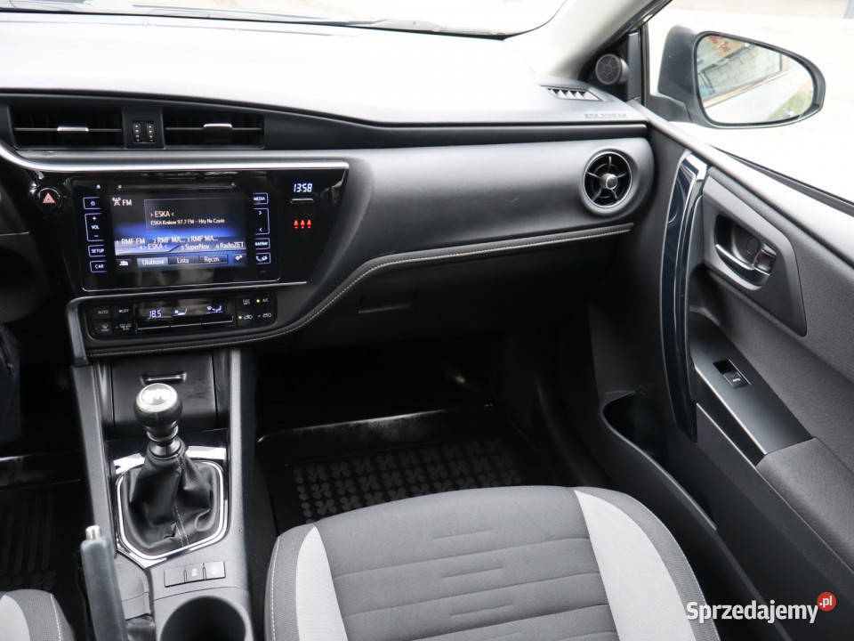 Toyota Auris 16 D4D gniazdo USB sprzedam