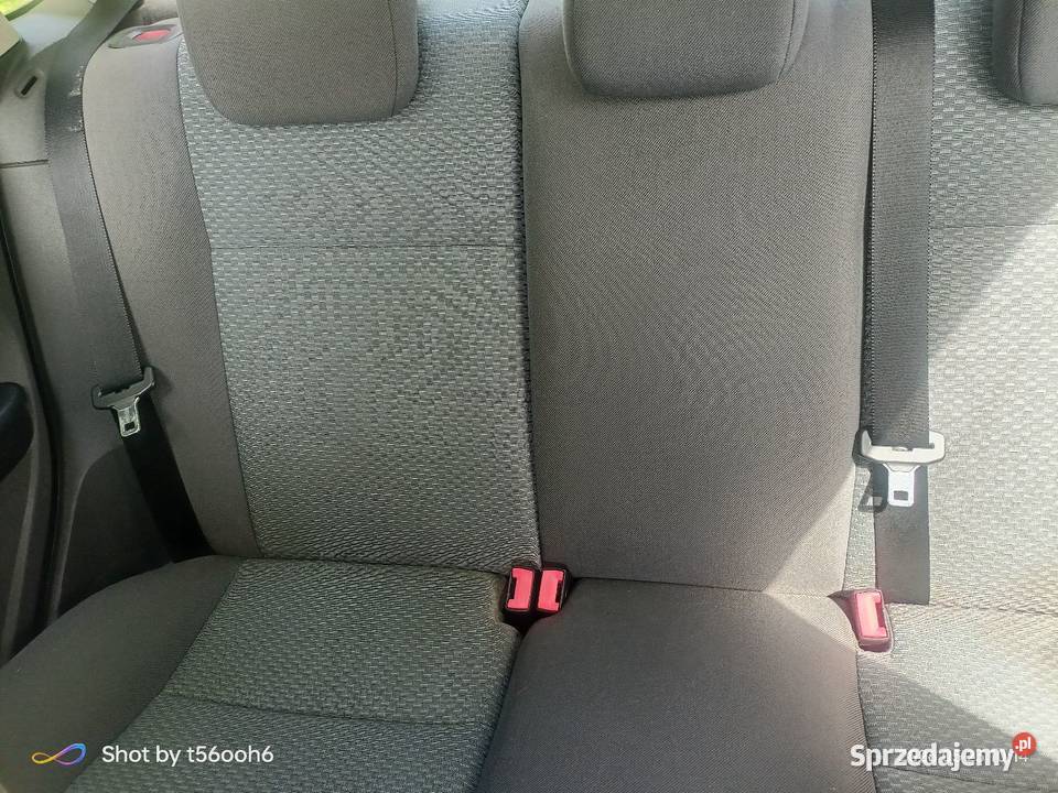 Sprzedam Ford Focus benzyna 16 sedan kupiony w polskim salonie wielkopolskie Bułaków