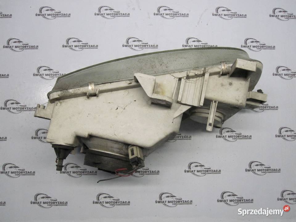 NISSAN VANETTE E 02r lampa prawa przód