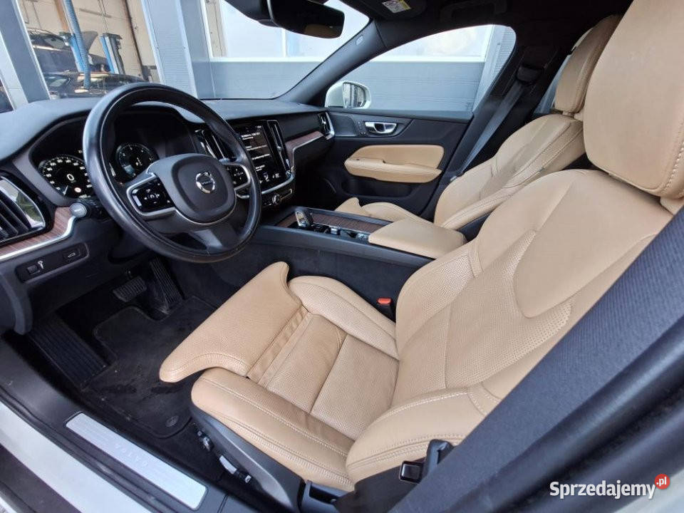 Volvo V60 Cross Country 2022r FV23 SalonPL sprzedam