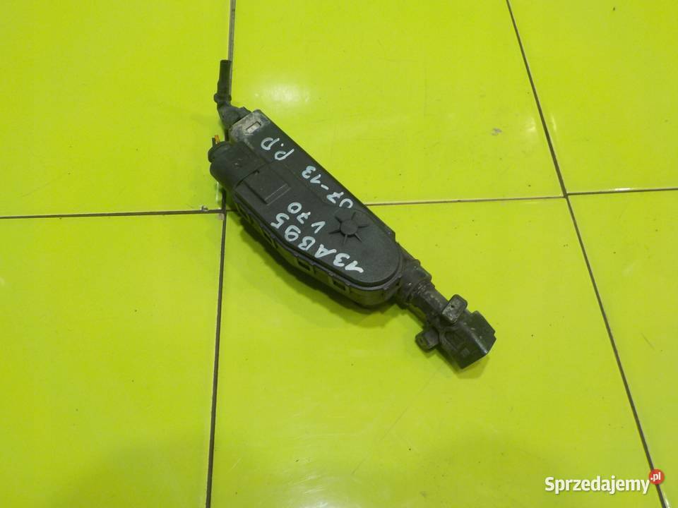 VOLVO V70 III 24 D5 08r spryskiwacz lampy prawy