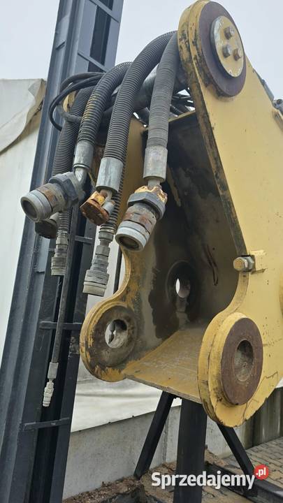 Ramie koparki Caterpillar Wągrodno