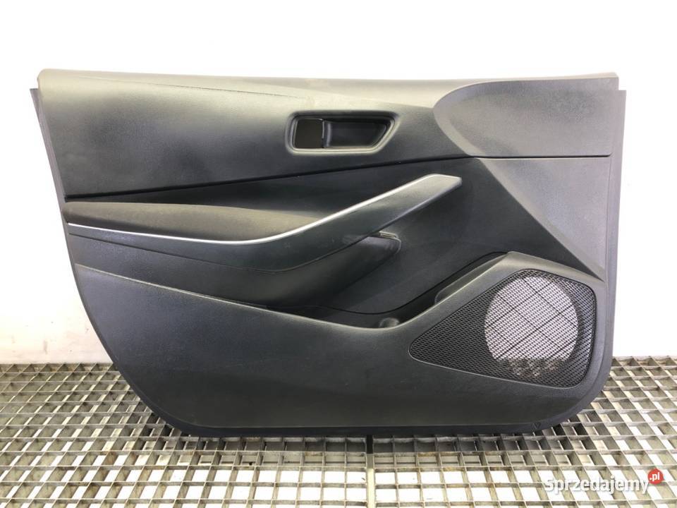 BOCZEK DRZWI LEWY PRZÓD TOYOTA COROLLA E21 osobowe podkarpackie