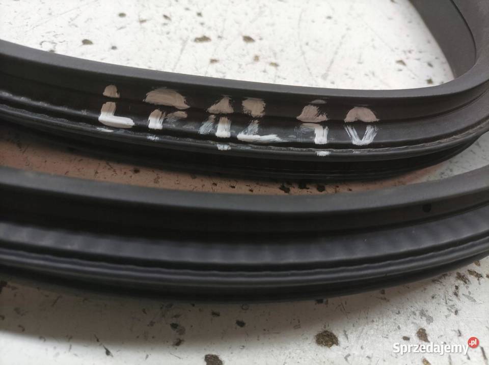 USZCZELKA DRZWI PRAWY LEWY PRZÓD C117 KPL świętokrzyskie