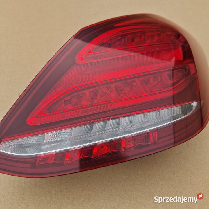MERCEDES CKLASA W205 SEDAN LAMPA LED TYŁ TYLNA Bieleń