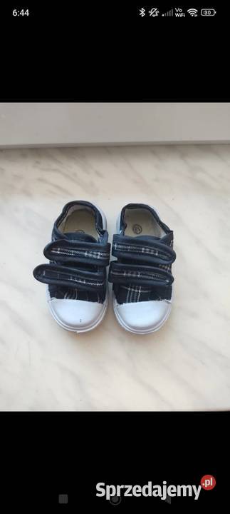 Buciki trampki chłopak niemowlę r 18 dolnośląskie Międzybórz sprzedam