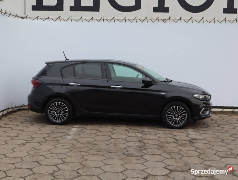 Fiat Tipo 10 FireFly asystent pasa ruchu