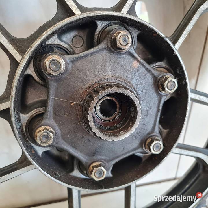 HONDA VF 700 MAGNA RC21E KOŁO FELGA TYŁ TYLNE 16 Osięciny sprzedam
