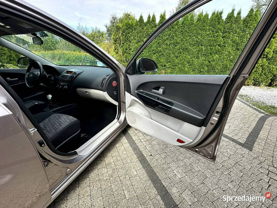 Kia Ceed Kia Ceed 14i 110 Ładna Ważne Opłaty I centralny zamek