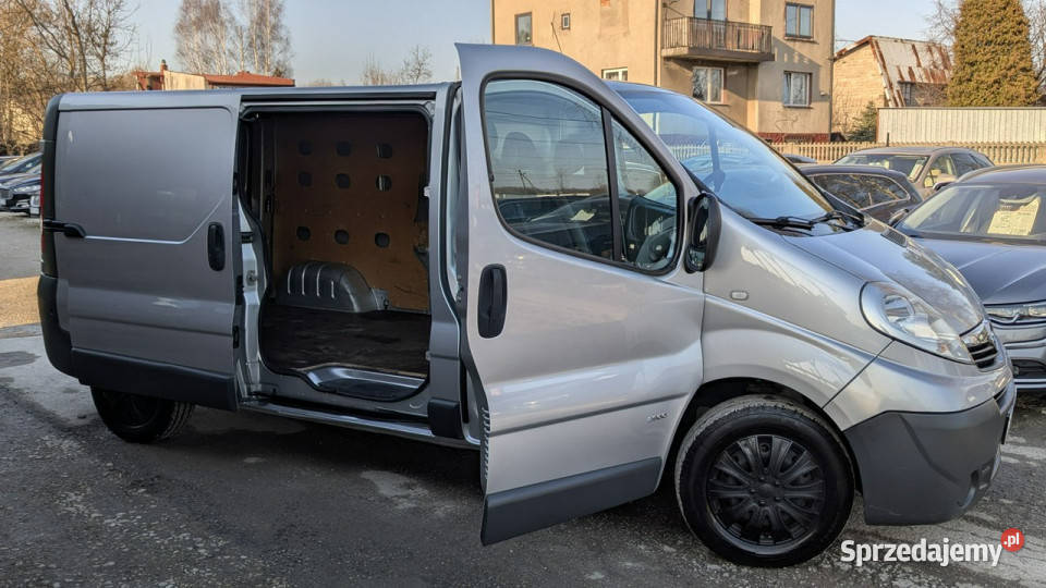 Opel Vivaro Long 20D115 Ciężarowy 3Osoby manualna Częstochowa