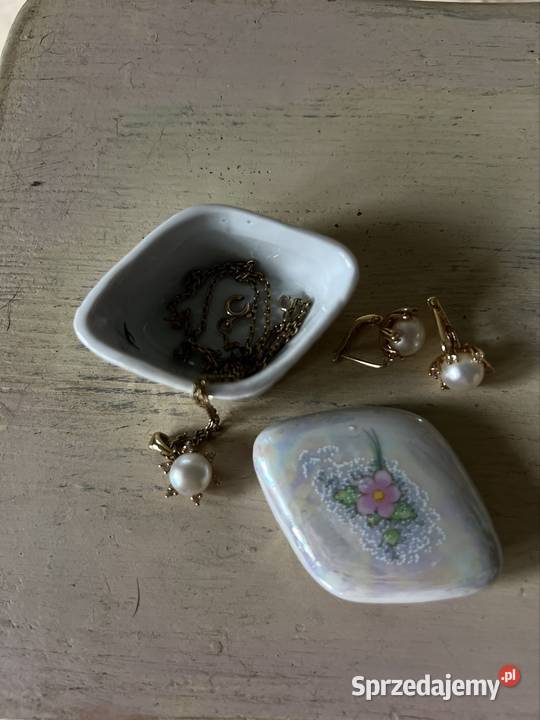 Porcelanowa szkatułka z kwiatem sprzedam