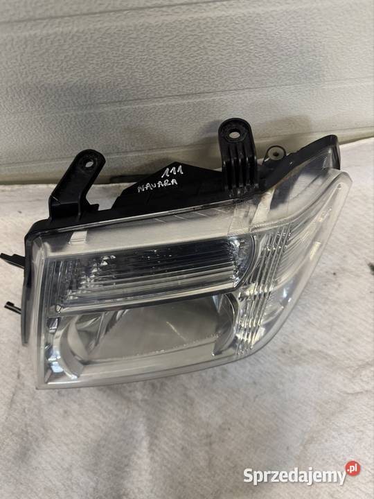 Lampa lewa Nissan Navara D40 lift 1014 osobowe Jasienica