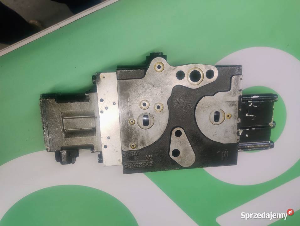 Sekcja rozdzielacza 87325538 87325955 Steyr 6195 Wilkowo sprzedam
