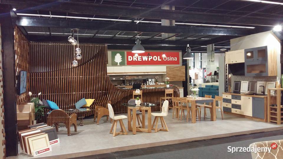 Drewniana ściana reprezentacyjna ekspozycja Osina