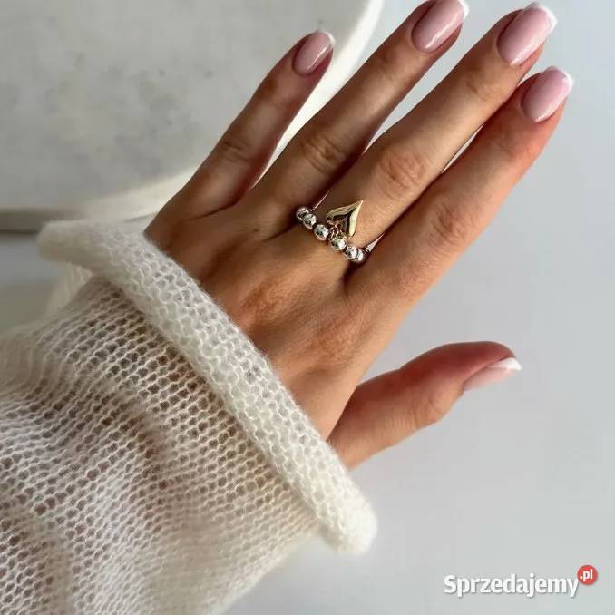 Pierścionek elastyczny z serduszkiem Czemierniki