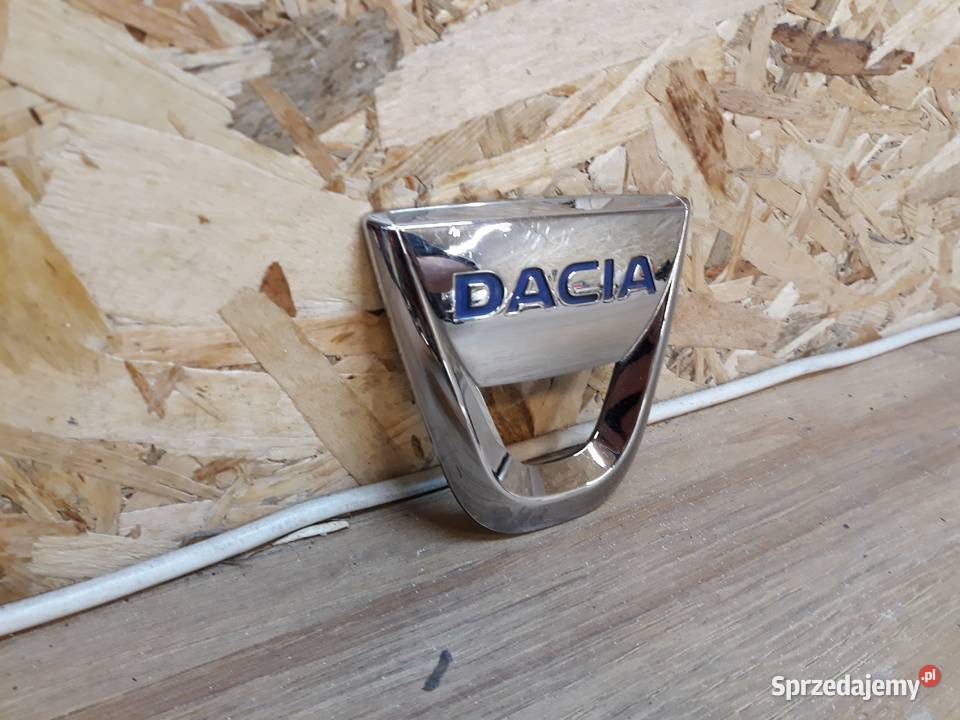 DACIA SANDERO ZNACZEK EMBLEMAT TYŁ 908890024R osobowe Karoseria