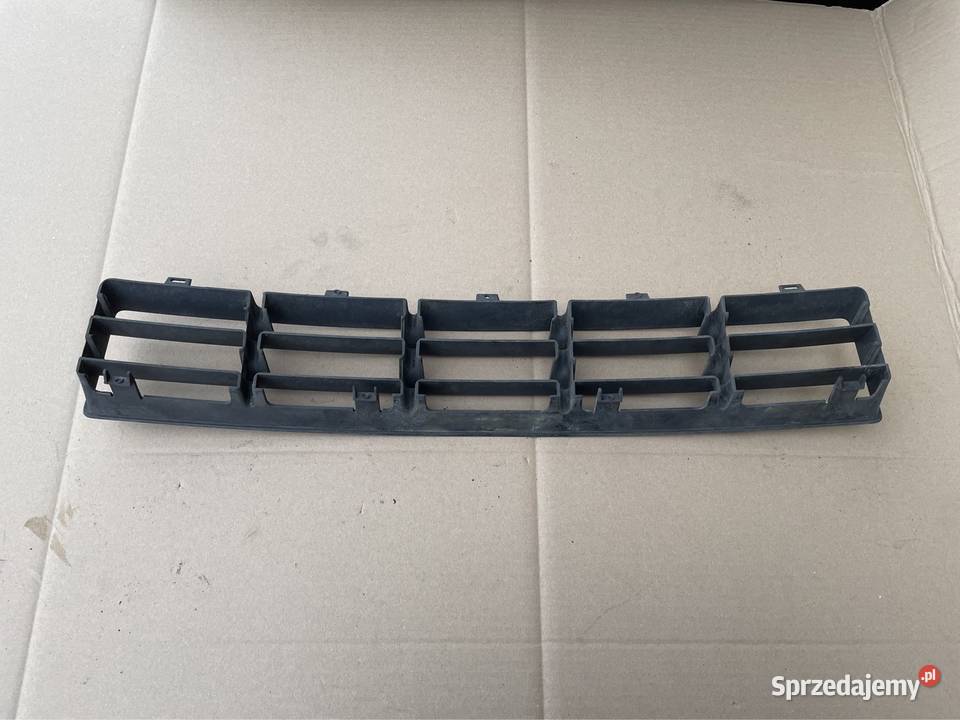 1J0853677D kratka zderzaka środkowa vw golf IV 4 Zderzaki