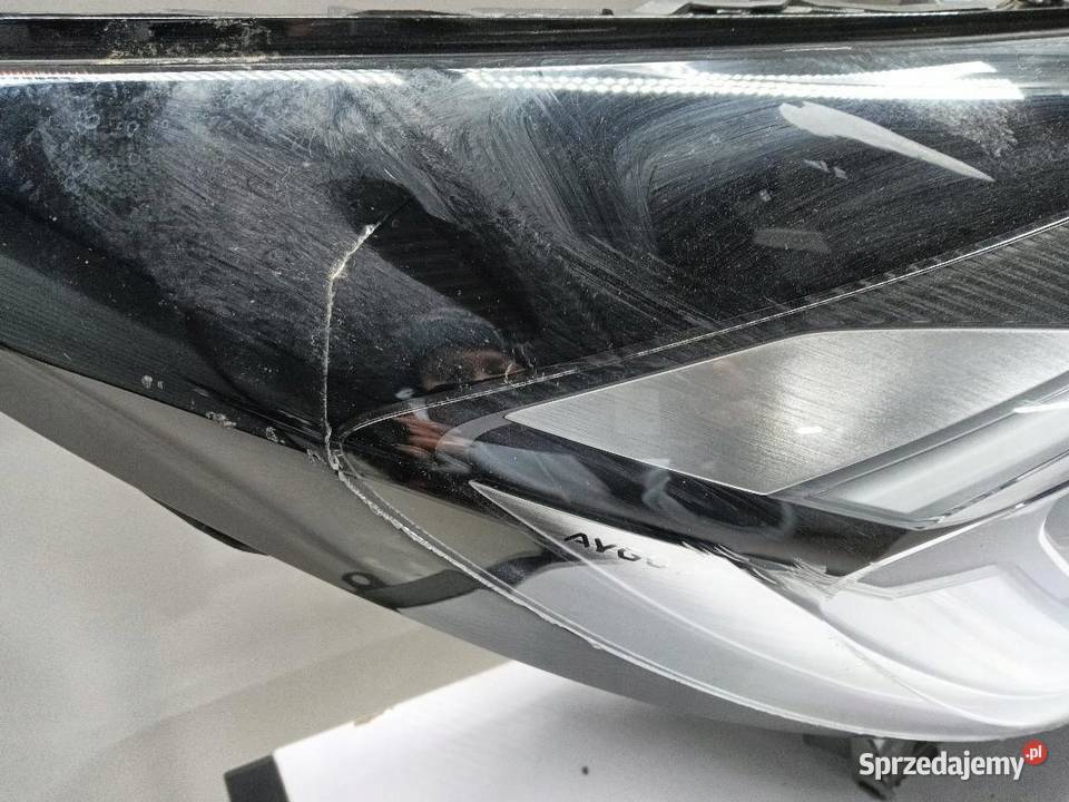 LAMPA PRAWA PRZÓD PRZEDNIA TOYOTA AYGO X 2022