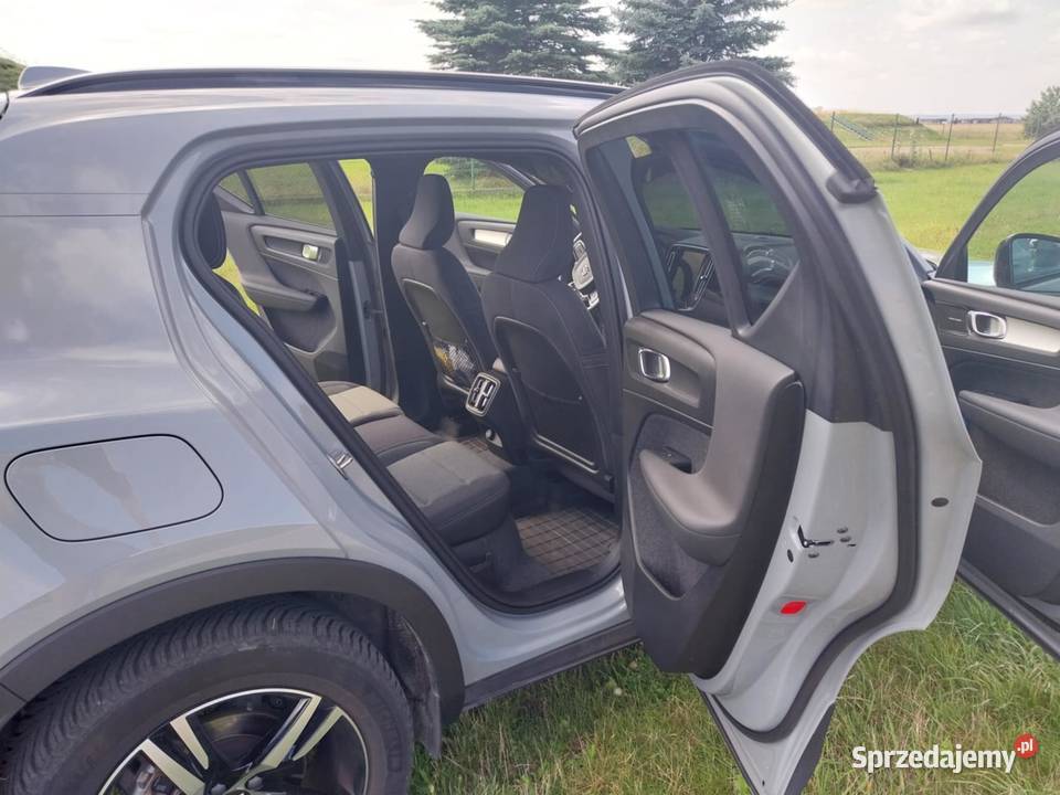 VOLVO xc40 2024