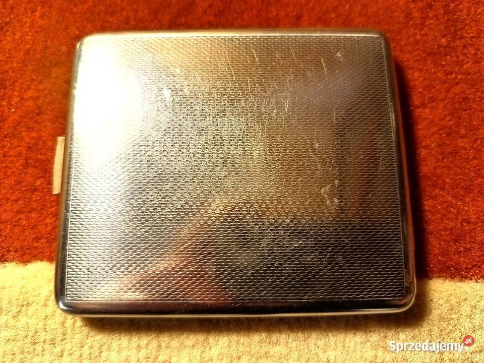 Papierośnica metalowa z wizerunkie Wronki