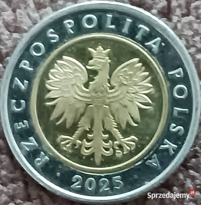 5 Złotych 2025 r przesuniecie napisu ZŁOTYCH