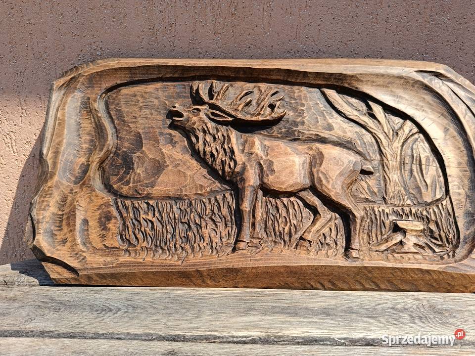 Płaskorzeźba myśliwska z drewna Jeleń na kujawsko-pomorskie