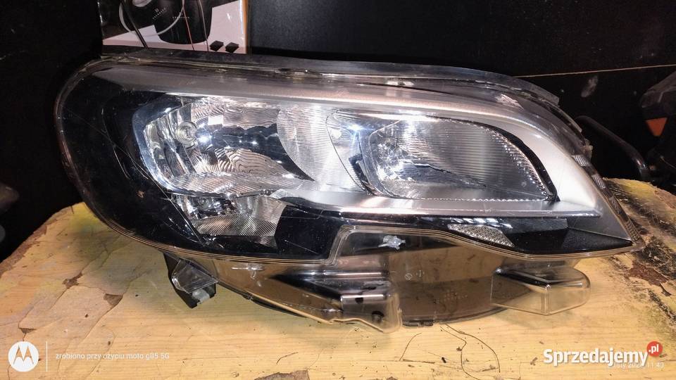 Lampa przednia prawa Peugeot 3 2017 expert prawe
