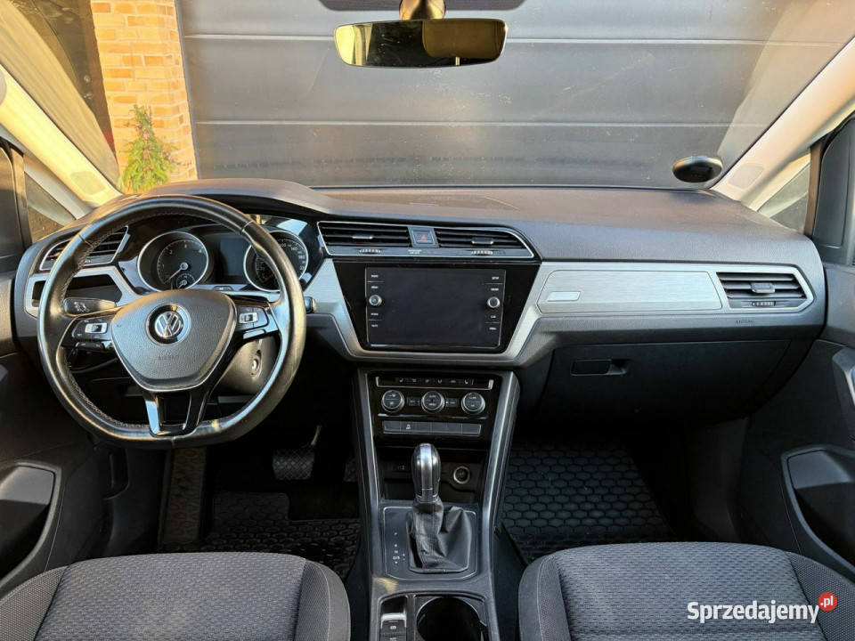 Volkswagen Touran III 2015 229000km Sadlno